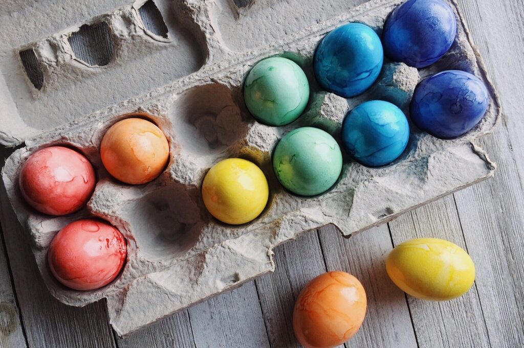 Bunt gefärbte Eier