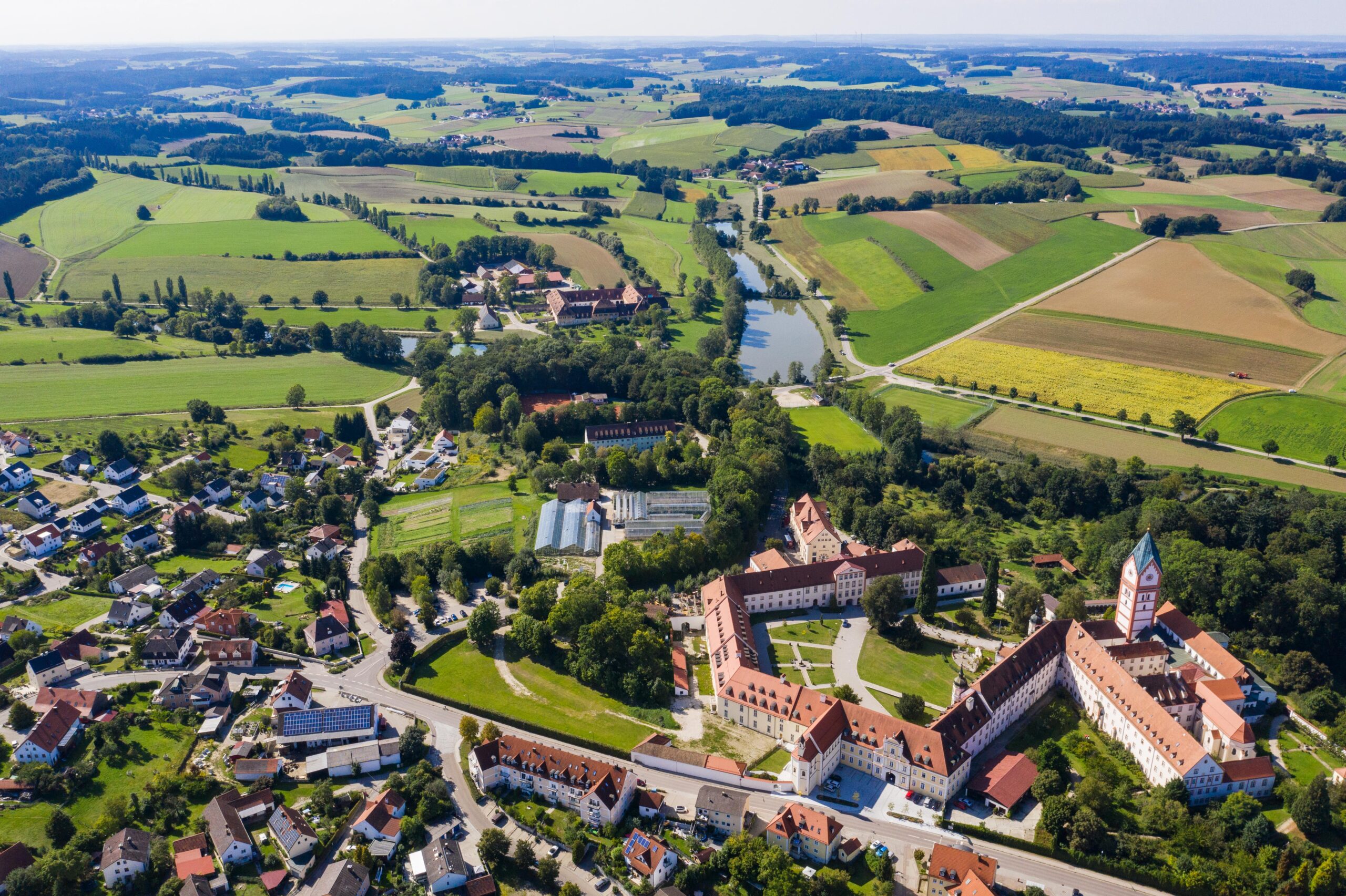 Blick auf das Kloster Scheyern als eines der Ausflugsziele im Landkreis